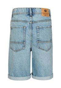 Shorts di denim azzurro chiaro con orli risvoltati, dotati di due tasche posteriori e di una etichetta in pelle del marchio sul girovita.