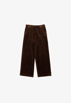 Brązowe szerokie spodnie z korduroy z elastycznym pasem, wyłożone na białym tle.