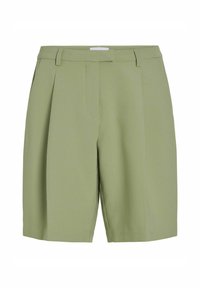 Pantalones cortos ajustados de un verde claro con pliegues, de longitud medio muslo, que presentan una textura suave y un diseño simple de trabillas.