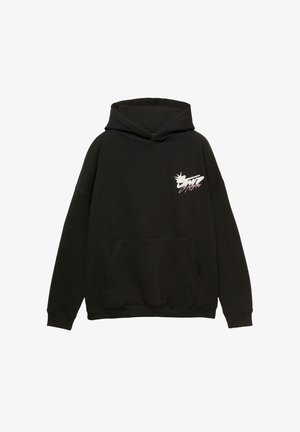 Crna majica s kapuljačom od pamučne mješavine, s prednjim džepom u stilu kengura i bijelim grafičkim logotipom na lijevoj strani prsa.