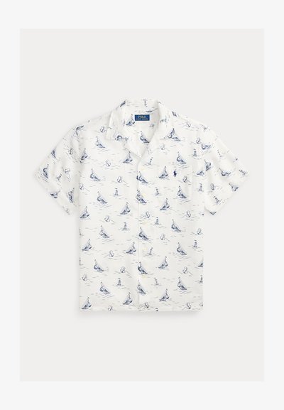 Chemise blanche à manches courtes boutonnée, avec motif bleu de voilier, phare et ancre, dotée d’une poche poitrine et du logo Polo Ralph Lauren.
