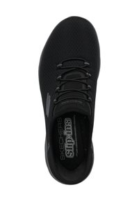 Schwarze Skechers Slip-Ins mit einem strukturierten Mesh-Obermaterial, elastischen Schnürsenkeln und einer Memory-Schaum-Einlegesohle. Mit einer abgerundeten Zehenpartie und einer leichten Sohle.