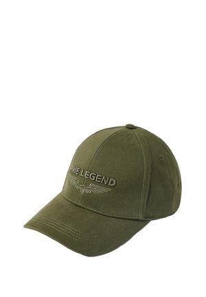 Groene katoenen baseballcap met een gebogen rand, waarop "GAME LEGEND" is geborduurd aan de voorkant met vleugelaccenten. Zes-panel gestructureerd ontwerp.