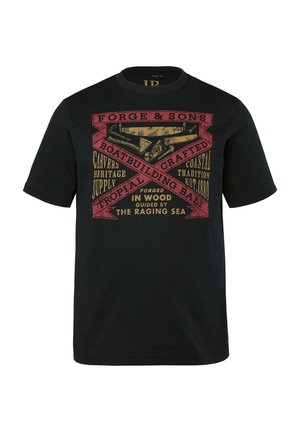 Schwarzes T-Shirt mit rot-gelbem grafischem Text, der den Bootsbau, Küstentraditionen und das tropische Bali hervorhebt, mit Vintage-Holzwerkzeugen.