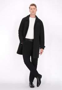 DreiMaster Korte frakker - black