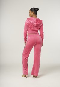 Juicy Couture ROSE MARISSA - Majica s kapuljačom i patentnim zatvaračem - hot pink