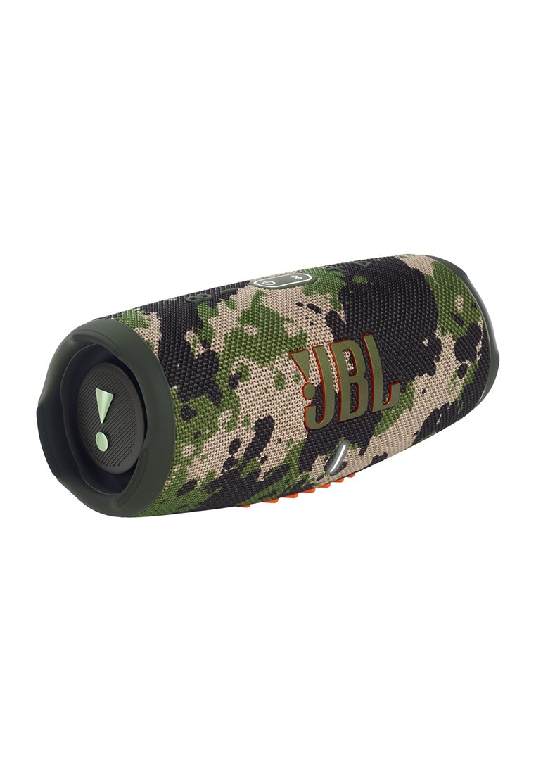 Haut-parleur Bluetooth JBL portable avec un tissu de camouflage vert, noir et beige et des boutons de contrôle sur le dessus.
