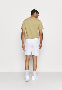 Nike Performance M NKCT DF VICTORY 7IN - Kurze Sporthose - white/black