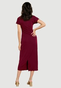 LolaLiza DRAPED MIDI DRESS DRAPED MIDI DRESS - Robe fourreau - bordeaux ...