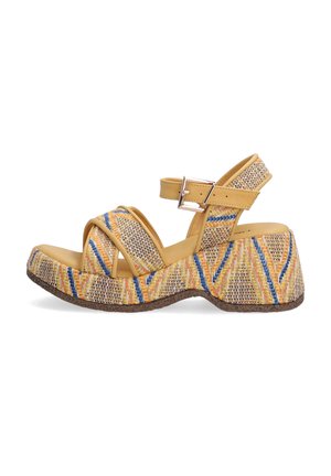 Geweven wedge sandalen met gele verstelbare banden, met een multicolor zigzagpatroon op de gestructureerde zool en een lichtgewicht ontwerp.