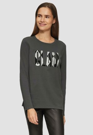 Langärmliges dunkelschwarzes T-Shirt mit "CLAM" in silbernem und schwarzem Schriftzug, Rundhalsausschnitt und schmaler Passform.