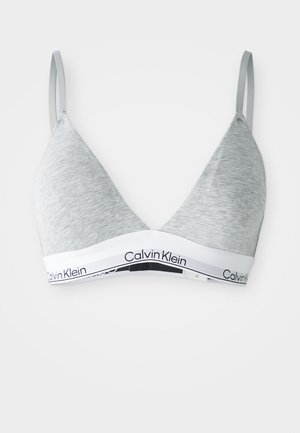 Grå bomulls-bralette med trekantet form, justerbare grå stropper og en hvit underdel med Calvin Klein-logo i svart.