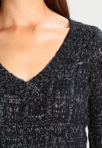 Vero Moda Tall Stickad tröja - black