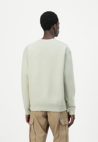 New Balance SPORT ESSENTIALS CREW UNISEX - Sweater - green