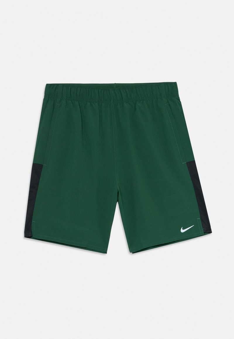 Pantalones cortos deportivos de color verde oscuro con paneles laterales negros, cinturilla elástica, bolsillos laterales y un pequeño logotipo blanco de Nike en la pierna izquierda.