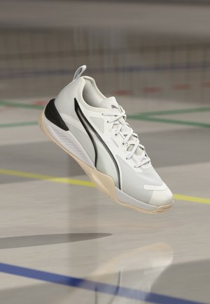 Puma, ELIMINATE NITRO 4 UNISEX - Обувки за хандбал - white/black/sedate gray