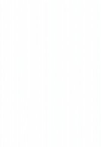 Kaks meest, kes annavad käepidi puidust laua taga, kus on sülearvuti, märkmik ja veeklaasid heledas kontori keskkonnas.