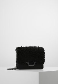 Topshop Taška s příčným popruhem - black