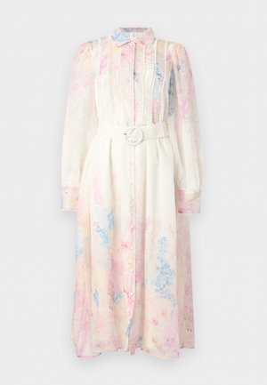 Dlhé krémové šaty s pastelovým ružovo-modrým kvetinovým vzorom, zapínanie na gombíky vpredu, dlhé rukávy, čipková aplikácia a pás so zhodnou okrúhlou prackou.