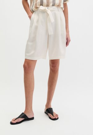 Marc O'Polo SHORTS, TAILORED BERMUDA, BELT TO TIE AT WAIST, ZIP-FLY, WELT POCKETS AT BACK - Shorts - white cotton