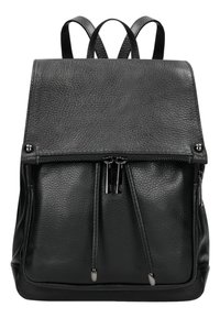 Zwarte leren rugzak met een gestructureerd oppervlak, omslagklep, dubbele ritszak aan de voorkant en verstelbare schouderbanden. Accentueert met zilverkleurige hardware.