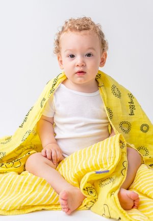 Milk and Moo SET OF 2 BUZZY BEE  - Babydecke - yellow