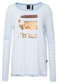 Camicia a maniche lunghe blu chiaro a righe con un logo rettangolare dorato e il testo "RAW". Tessuto morbido con scollatura a girocollo e vestibilità comoda.