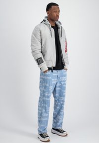 Alpha Industries MA-1 ZHP - Lagana jakna - pastel grey