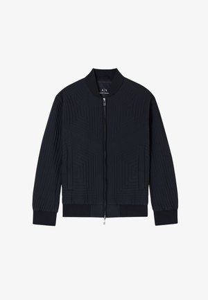 Giubbotto bomber nero con motivo geometrico testurizzato, zip frontale, polsini e orlo a coste, due tasche laterali e colletto rotondo.