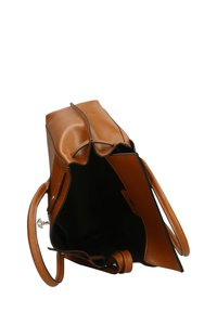 Borsa a tracolla in pelle marrone con apertura superiore, caratterizzata da una texture liscia, due manici lunghi e un interno nero. Nessun dettaglio hardware visibile.