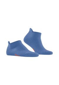 Une paire de chaussettes de sport basse bleu avec des logos orange, en tissu extensible et avec une languette au col arrière.