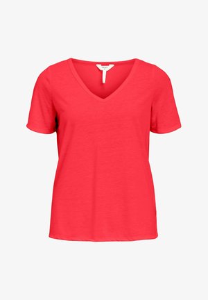 T-shirt pour femmes rouge à manches courtes avec un col en V, coupe décontractée et une petite étiquette blanche indiquant la taille au niveau de l'encolure.