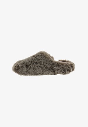 Zapatillas de peluche en suave tono topo, con una forma acogedora y redondeada y parte trasera abierta. Superficie texturizada con acentos suaves a lo largo de los bordes.