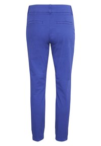 Bomullsblandade byxor, ljusblå färg, smal passform, med två bakfickor och en flat midja. Slät textur, raka ben.