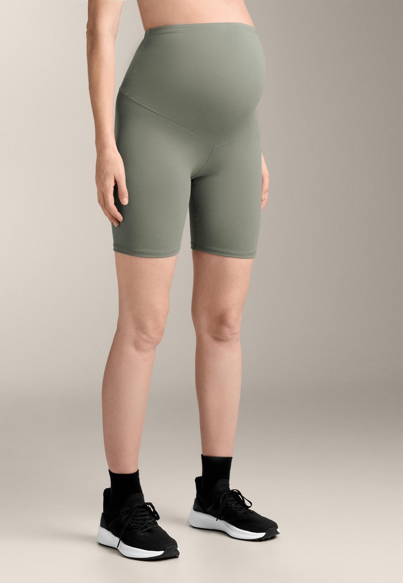 Nosečniške kolesarske kratke hlače v mehkem olivno zelenem materialu, ki imajo visok pas, ki omogoča udobno nošenje rastočega trebuščka, ter oprijet kroj.