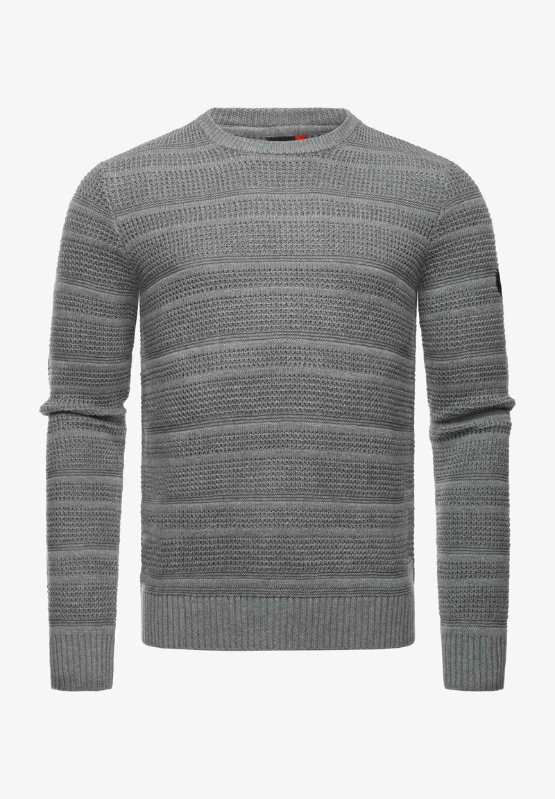 Grauer Strickpullover mit strukturiertem Muster, der horizontale Streifen, einen runden Halsausschnitt sowie gerippte Ärmel- und Saumabschlüsse aufweist. Keine sichtbaren Logos.