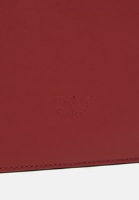 Pinko LOVE ONE HANDLE MINI - Torbica - ocra rosso/antique gold-coloured