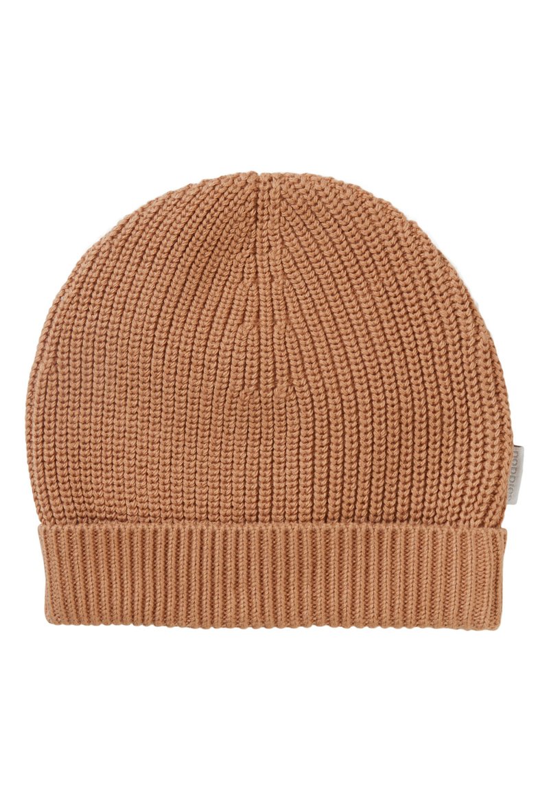 Bonnet en maille beige avec un revers côtelé, présentant une texture verticale et un dessus lisse. Fabriqué en tissu doux et flexible pour le confort.