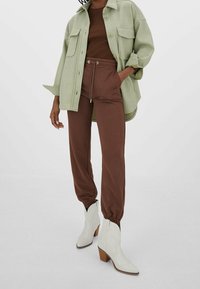 Stradivarius Leichte Jacke - mottled green