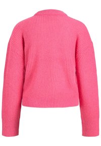 Maglione rosa a coste con scollatura rotonda e maniche lunghe, leggermente scese. La trama è morbida e lavorata a maglia, con un design cropped.