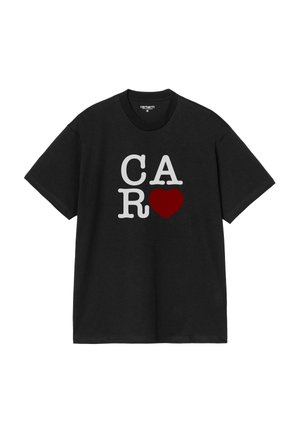 Czarna koszulka z krótkim rękawem z białymi literami "CA" i "R" oraz czerwonym symbolem serca zastępującym literę "T" z przodu.
