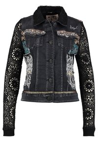Černá džínová bunda s dlouhými krajkovými rukávy, složitou výšivkou na přední straně, dvěma náprsními kapsami a ozdobnou lemovkou na spodním okraji.
