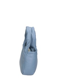 Borsa a spalla in pelle blu con una texture morbida, forma arrotondata e design a doppio manico. Presenta una chiusura superiore con zip e dettagli di cucitura delicati.