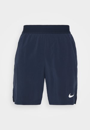 Marineblauwe sportshorts met elastische tailleband, zijzakken en wit Nike Swoosh-logo op het linkerbeen.