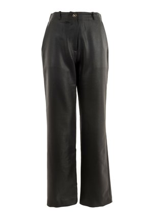Pantalons noirs à jambes larges en tissu lisse. Dotés d'une fermeture à bouton à l'avant, de passants de ceinture, et sans motifs ni accents visibles.