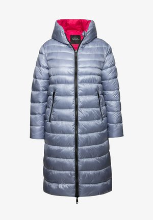 Cappotto imbottito grigio con cappuccio, con un interno rosa brillante, cerniera nera e due tasche laterali. Tessuto liscio e lucido con pannelli cuciti.