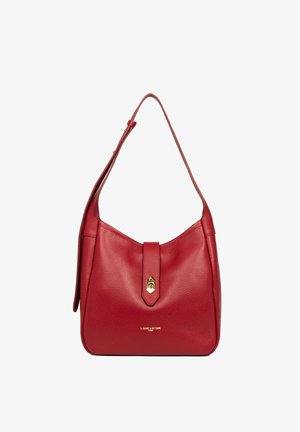 Rode leren hobo tas met een textuurafwerking, een flap met magnetische sluiting, gouden hardware en een enkele verstelbare schouderriem.