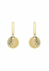 Pendientes de oro con un diseño de colgante circular que presenta una superficie texturizada y un acabado brillante, colgando de cierres en forma de aro lisos y arqueados.
