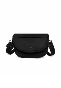 Černá crossbody taška vyrobená z měkkého a odolného materiálu. Obsahuje klopu, nastavitelné ramenní pouzdro a decentní logo na přední straně.