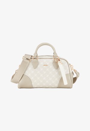 Beige håndtaske med en struktureret stofkrop og læderdetaljer, prydet med gyldne hardware og dobbelt håndtag. Inkluderer en aftagelig rem.